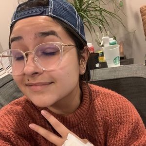 Meet your Posher, Alicia